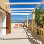 Villa With Pool And Beautiful Views In Mellieha *