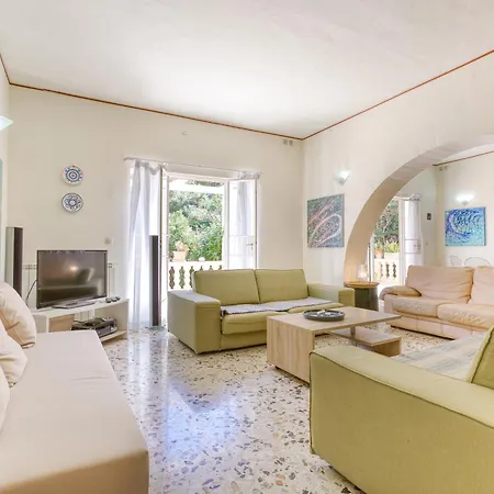 Villa With Pool And Beautiful Views In Mellieha Għajn Żejtuna