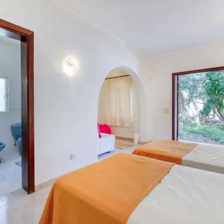With Pool And Beautiful Views In Mellieha Villa Għajn Żejtuna