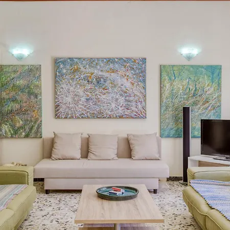 With Pool And Beautiful Views In Mellieha