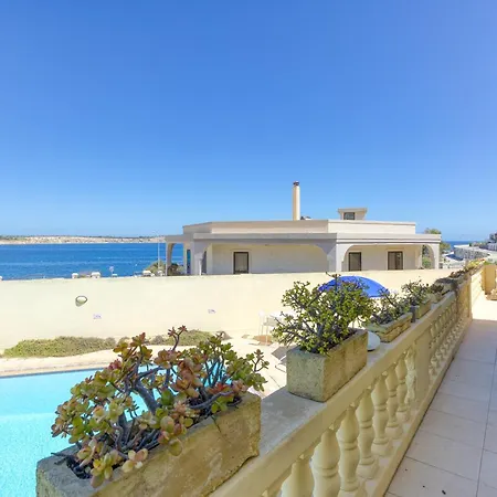 With Pool And Beautiful Views In Mellieha