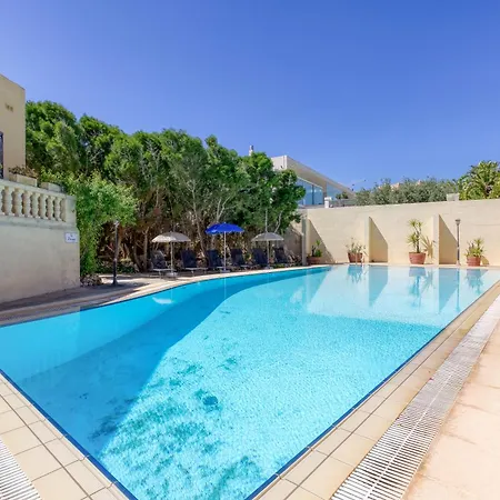 With Pool And Beautiful Views In Mellieha ヴィラ Għajn Żejtuna