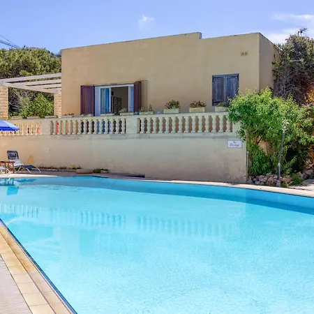 With Pool And Beautiful Views In Mellieha * Għajn Żejtuna