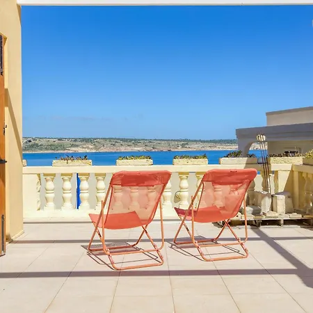 With Pool And Beautiful Views In Mellieha *